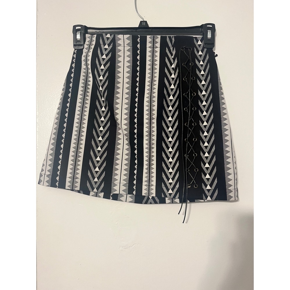 Rock & Roll Cowgirl Black White Geometric Lace Up Mini Skirt Medium NWT 69-2334